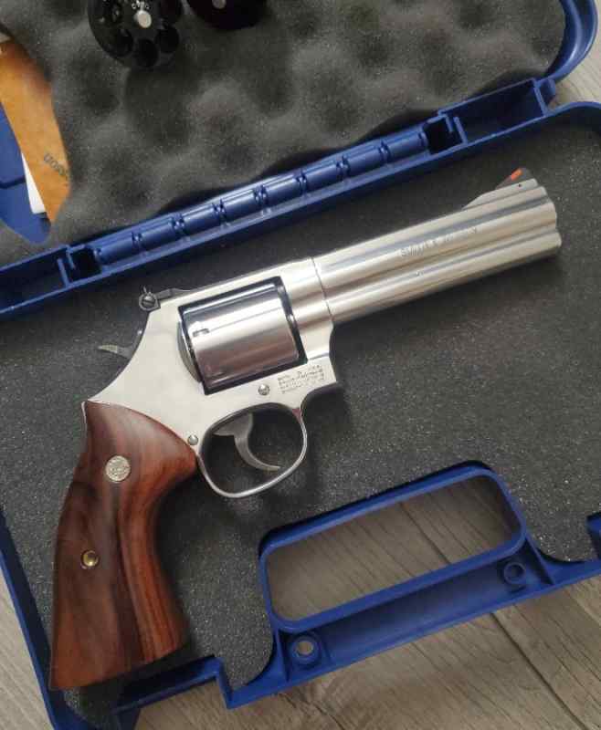 S&amp;W Model 686 Plus 5" bbl .357 Magnum