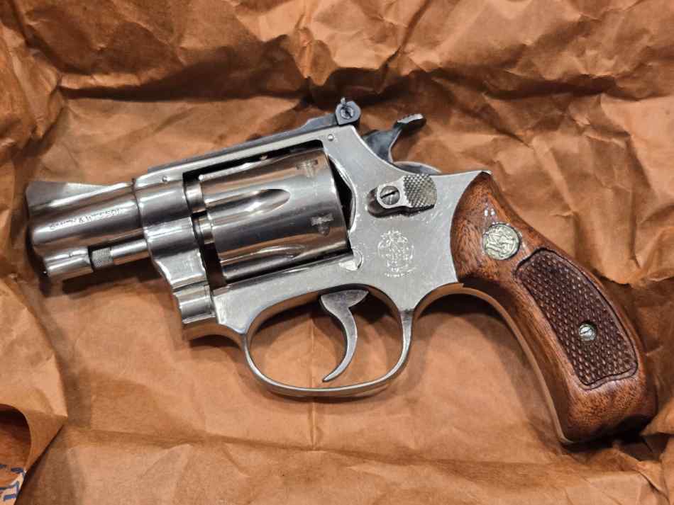 S&amp;W model 34-1 in nickel finish. 2 inch. 22lr.